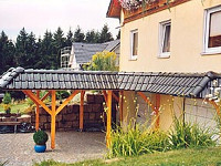 Attikaumrandung eines Carports mit Flachdachziegel